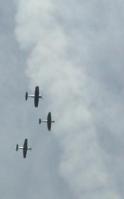 Spitfire, Mustang, Corsair, airliner contrail